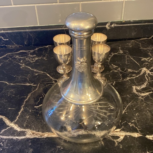 Vintage Decanter with 6 wine  glasses. - Picture 4 of 16